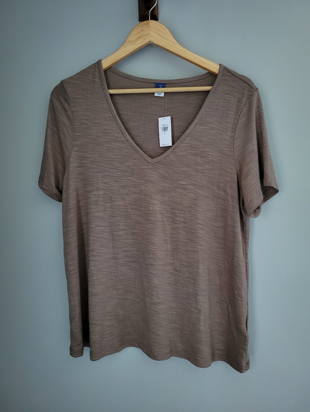 NWT Old Navy Luxe V-Neck T-Shirt Size M Womens Brown Tan Short Sleeve
